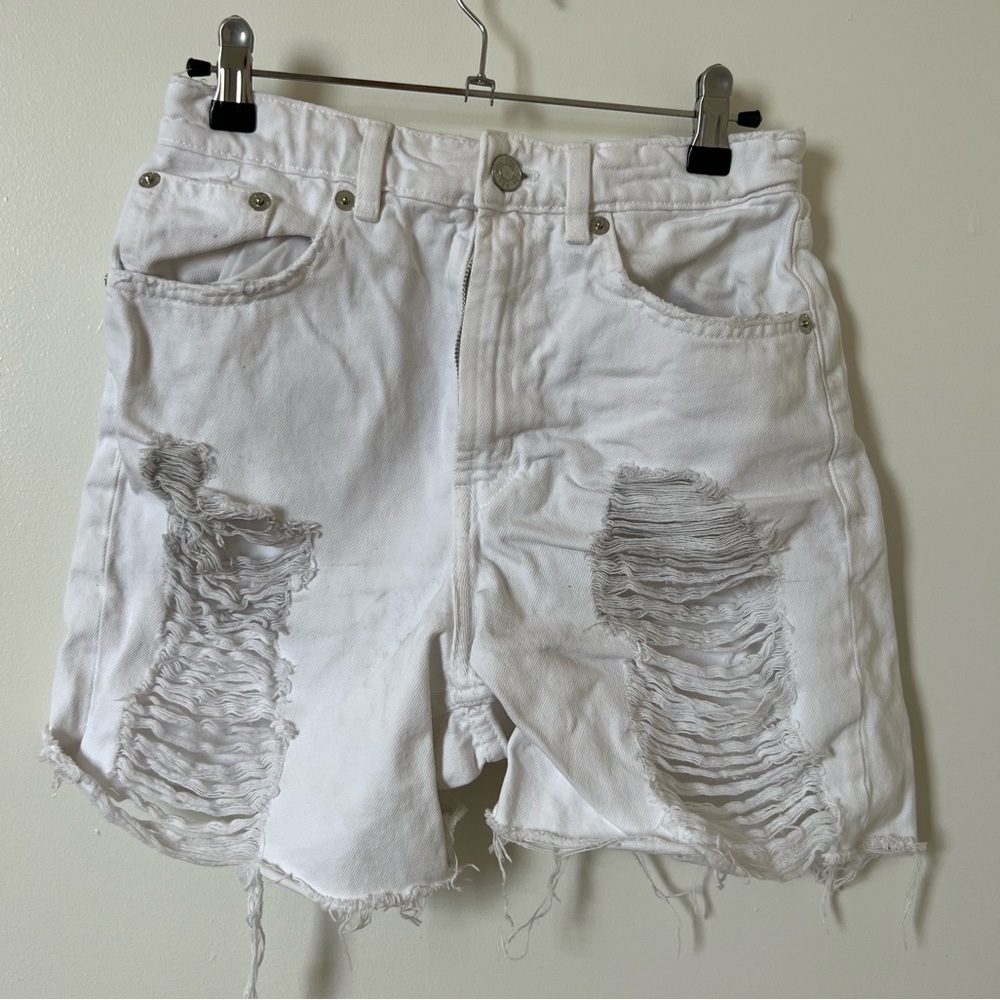 White distressed Bermuda shorts